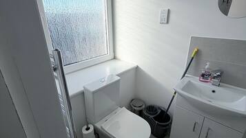 Apartment, 1 Bedroom, City View | Bathroom