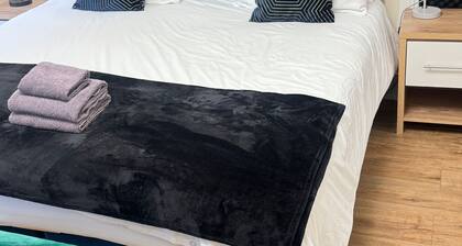 Room-apartment 4- 216 High Street