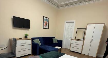 Room-apartment 4- 216 High Street