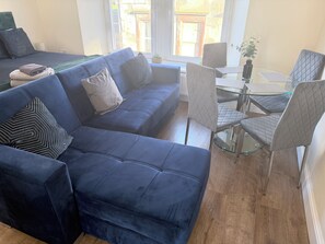 Appartamento, 1 camera da letto, vista città | Soggiorno