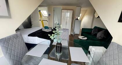 Room-apartment 5- 216 High Street