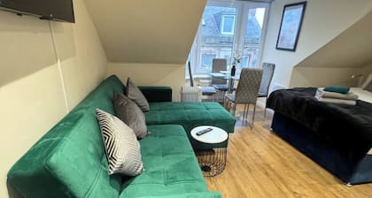 Room-apartment 5- 216 High Street