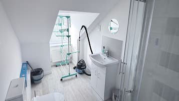 Apartment, 1 Bedroom, City View | Bathroom