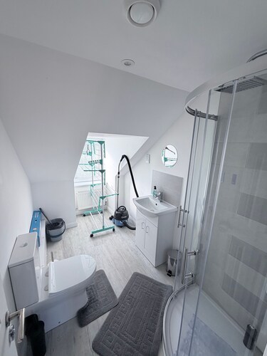Room-apartment 5- 216 High Street