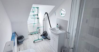 Room-apartment 5- 216 High Street