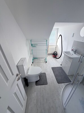 Apartment, 1 Bedroom, City View | Bathroom