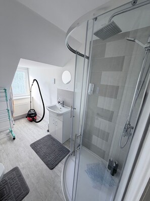 Apartment, 1 Bedroom, City View | Bathroom