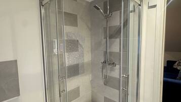 Apartment, 1 Bedroom, City View | Bathroom