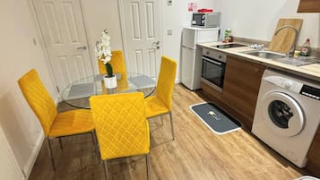 Apartment, 1 Bedroom, City View | Private kitchen
