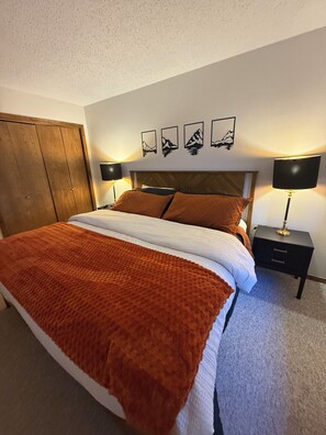 2 bedrooms, iron/ironing board, free WiFi, bed sheets