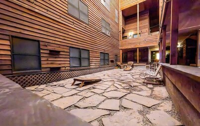 Welcome to the Frosty Pines Chalet! A Charming-chic 2 Bed/1 Bath Condo!