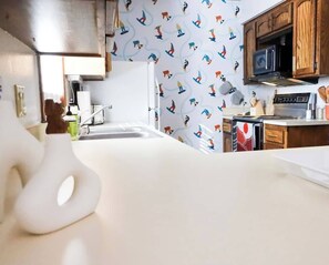 Fridge, microwave, oven, stovetop - Welcome to the Frosty Pines Chalet! A Charming-chic 2 Bed/1 Bath Condo! (Angel Fire)