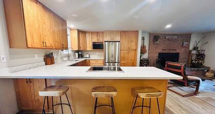 New listing! Cozy, Family-Friendly, 3-bedroom, minutes to downtown Packwood