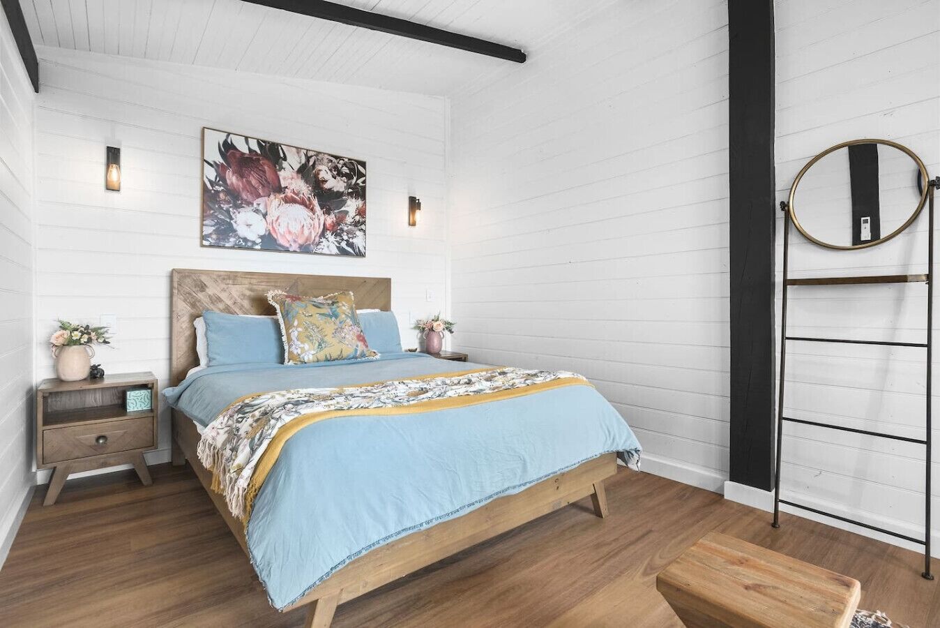 2 bedrooms, desk, iron/ironing board, WiFi