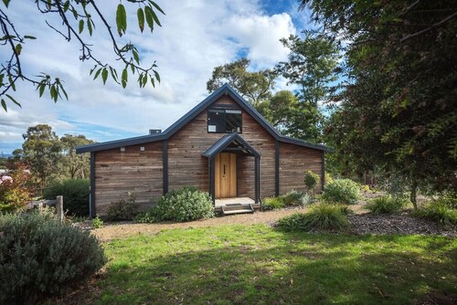 Duck`n Hill Barn & EV charge station