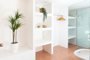 淋浴設備、風筒、提供毛巾、番梘