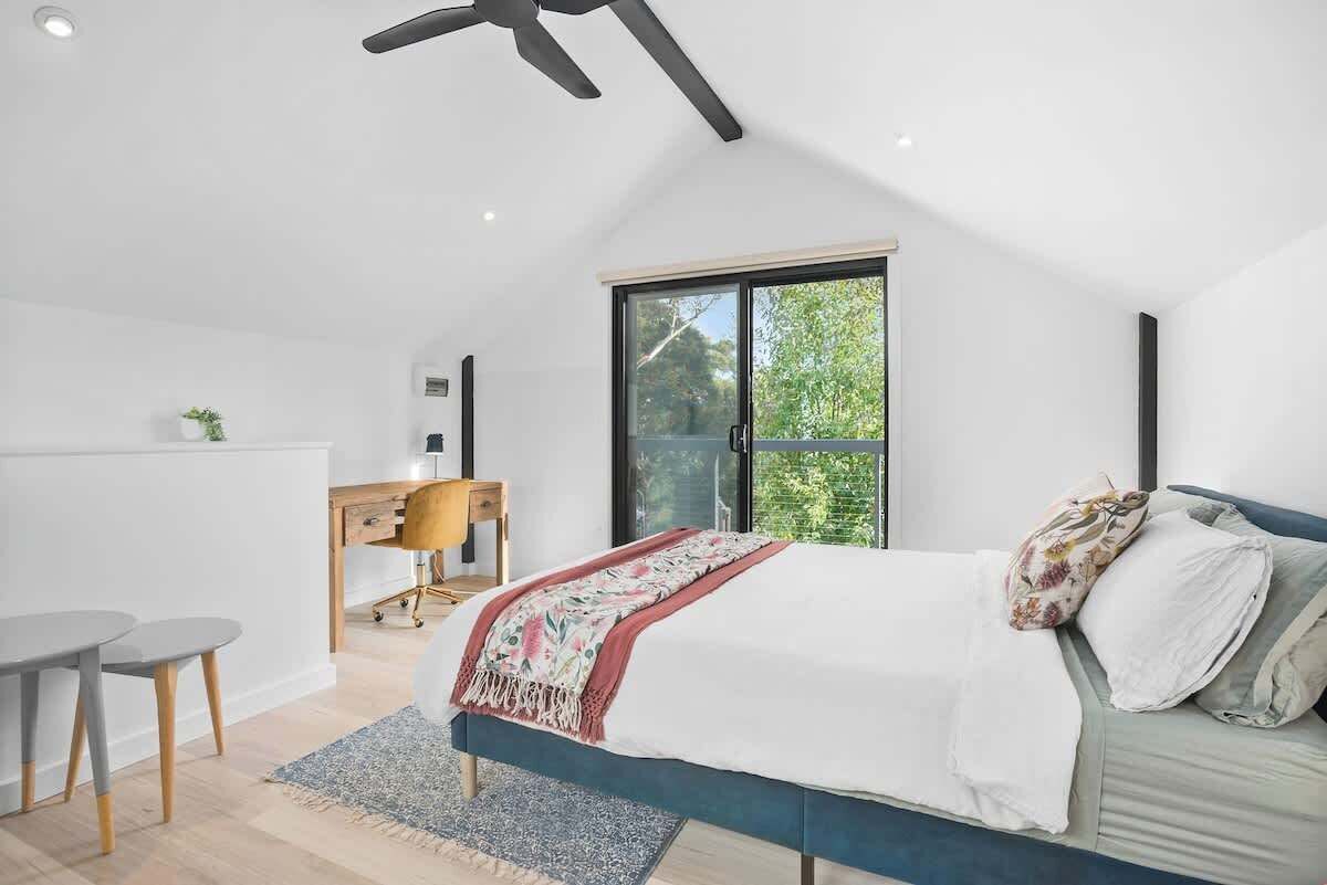 2 bedrooms, desk, iron/ironing board, WiFi