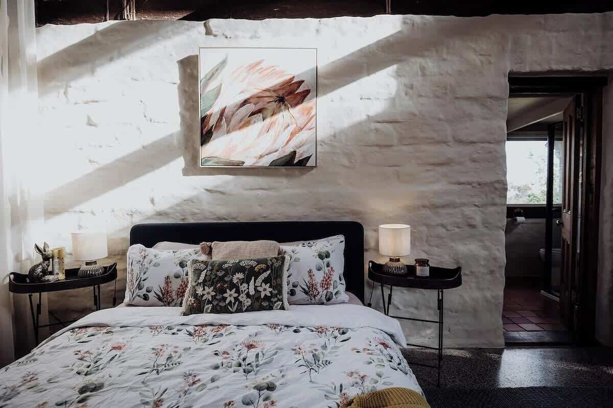 WiFi, bed sheets