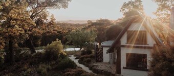 Duck'n Hill Cottage (& EV charge station)