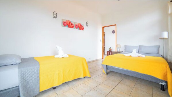 7 habitaciones, tabla de planchar con plancha, wifi y ropa de cama 