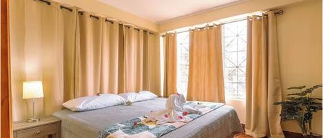 7 habitaciones, tabla de planchar con plancha, wifi y ropa de cama