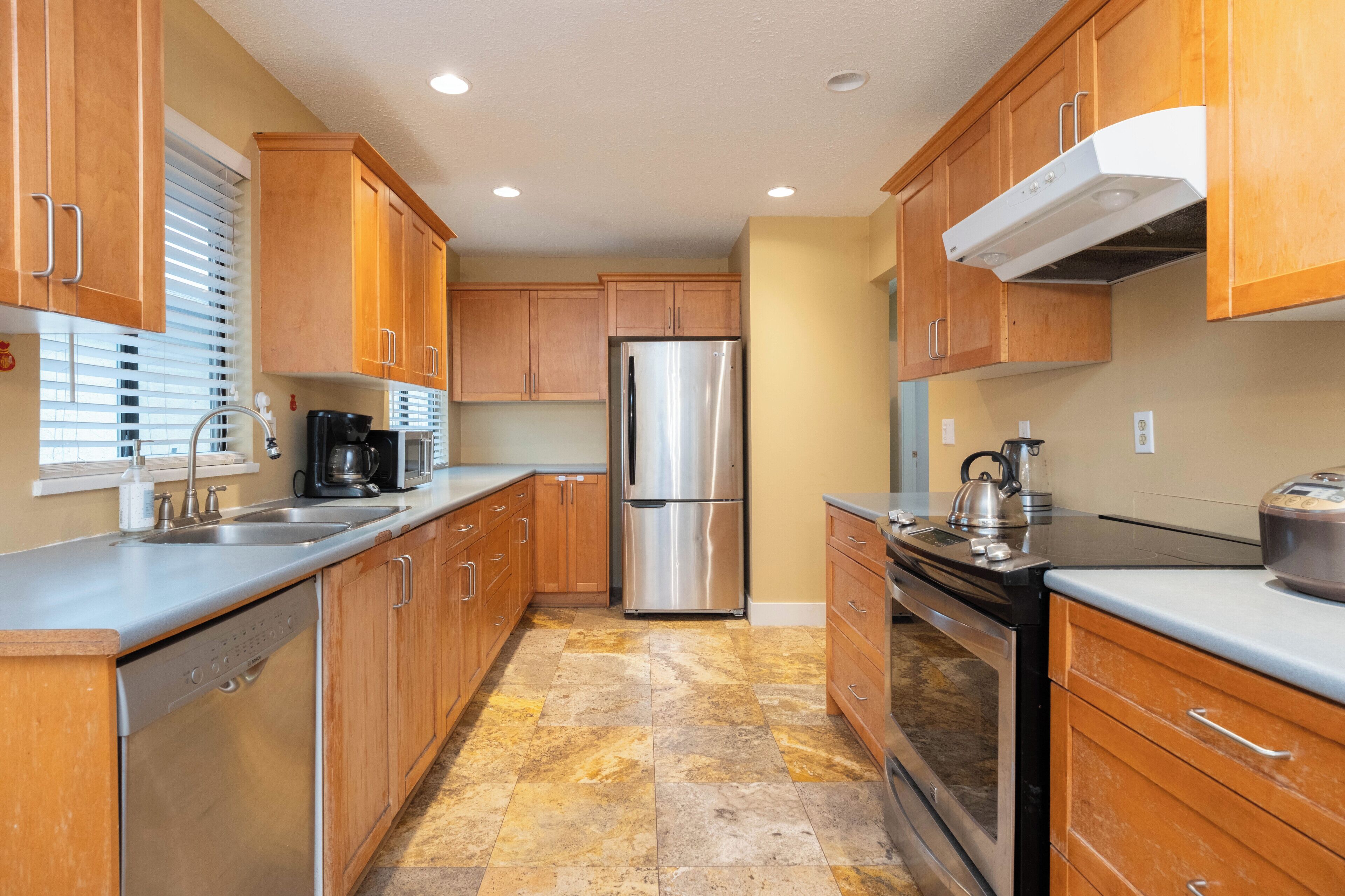 冰箱、微波炉、烤箱、炉灶