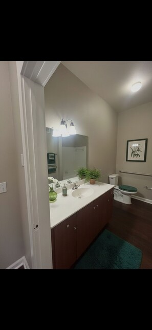 مجففات شعر، مناشف، صابون، شامبو