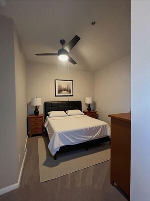 1 غرفة نوم ومكواة/لوح كي وخدمة الإنترنت وملاءات أسرّة