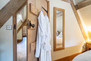 2 bedrooms, Internet, bed sheets - Coach House  - sleeps 4 guests  in 2 bedrooms (Dorchester)