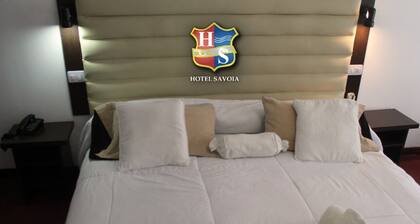 Suite monoambiente, con AA, Pisicna Clim. las 24 hs., desayuno y estac. opc.