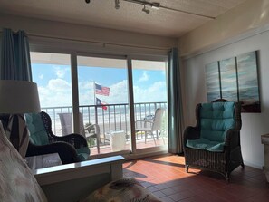 Smart-TV, DVD-Player, Bücher