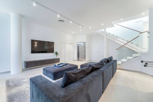 Charming Benalmádena House With Private Pool and Garden