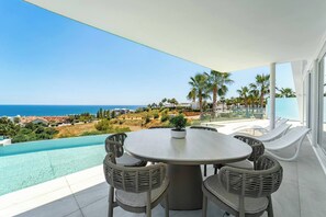 House, 5 Bedrooms, Smoking, Private Pool | Outdoor dining