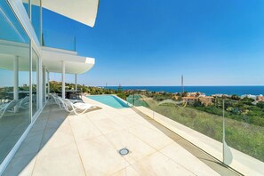 Casa, 5 habitaciones, fumadores, piscina privada | Balcón