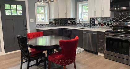 Beautiful Newly Renovated 3 Bedroom Home. Pool Table, Play Station and More.