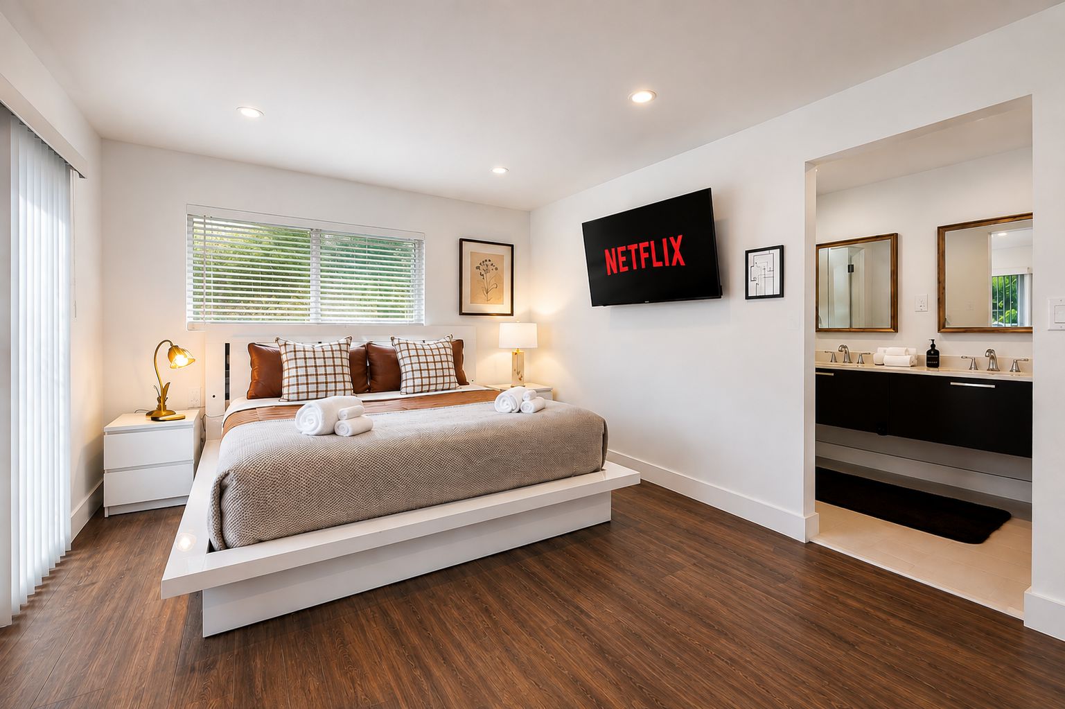 Deluxe Townhome, City View