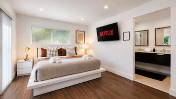 Deluxe Townhome, City View