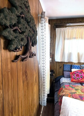 1 bedroom, bed sheets