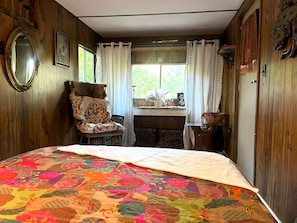 1 bedroom, bed sheets