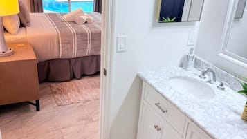 Toallas, jabón, papel de baño