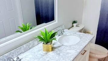 Asciugamani, sapone, carta igienica