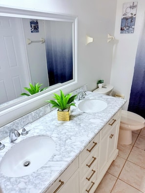 Asciugamani, sapone, carta igienica