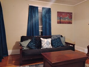Living area - Lovely room for rent in the historical TippHill area (Syracuse)
