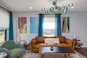 TV - Unwind in Waxhaw - 15 minute Stroll to Downtown! (Waxhaw)