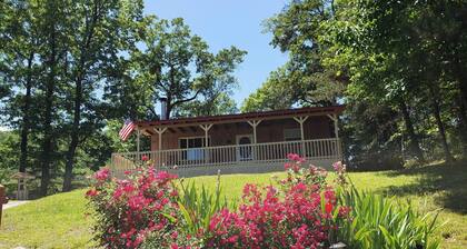 Charming cabin with Smoky Mountain Views in Cosby