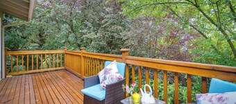 Peaceful Retreat  Serene Lake Forest Park House