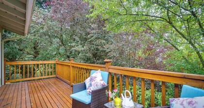 Peaceful Retreat Serene Lake Forest Park House