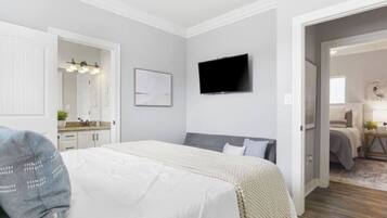 4 habitaciones, tabla de planchar con plancha y cuna de viaje