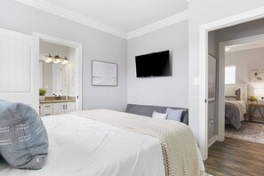 4 habitaciones, tabla de planchar con plancha y cuna de viaje 