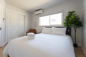 1 habitación, tabla de planchar con plancha, wifi y ropa de cama